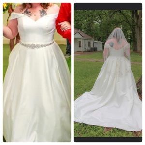 Floor length wedding dress! This is a steal for someone!!